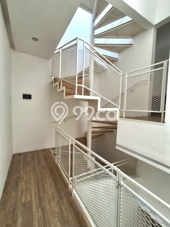 Disewakan! Rumah 3 Kamar Tidur &
2 Kamar Mandi di Rempoa, Tangerang Selatan Disewakan! Rumah 3 Kamar Tidur &
2 Kamar Mandi di Rempoa, Tangerang Selatan