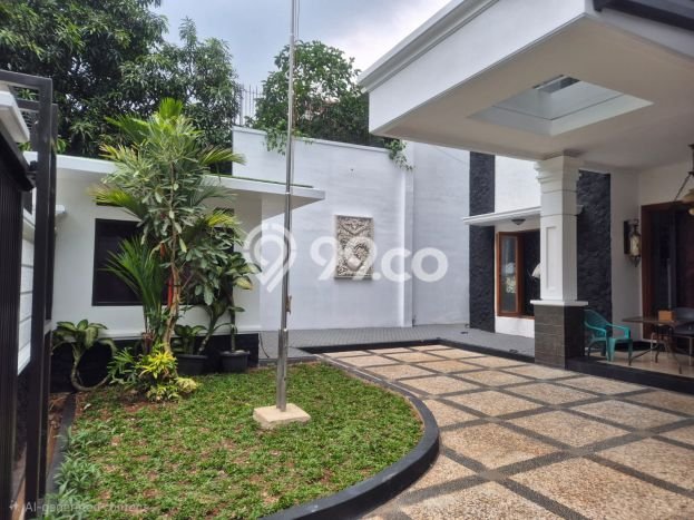 Hunian Ideal dengan LT 691m2 & LB 576m2 Dikontrakkan di Kemang Hunian Ideal dengan LT 691m2 & LB 576m2 Dikontrakkan di Kemang