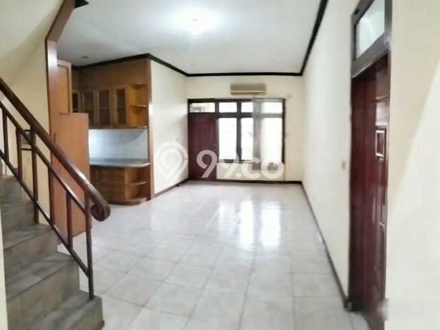Dijual Rumah Luas Megah Dengan View Cantik di Pejaten, Jakarta Selatan Dijual Rumah Luas Megah Dengan View Cantik di Pejaten, Jakarta Selatan
