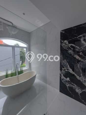 Ready to Use! Premium House LT 150m2 Desain Modern di Kemang Ready to Use! Premium House LT 150m2 Desain Modern di Kemang