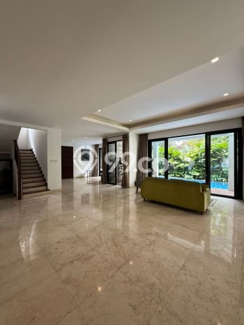 Ready to Use! Luxury House LT 425m2 Desain Elegan di Kemang Ready to Use! Luxury House LT 425m2 Desain Elegan di Kemang