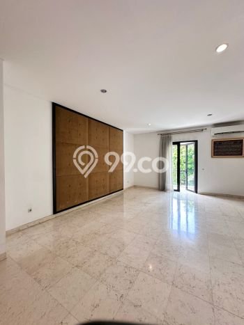 Ready to Use! Luxury House LT 425m2 Desain Elegan di Kemang Ready to Use! Luxury House LT 425m2 Desain Elegan di Kemang