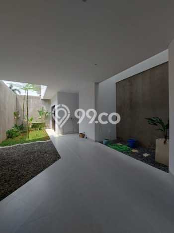 Ready to Use! Premium House LT 150m2 Desain Modern di Kemang Ready to Use! Premium House LT 150m2 Desain Modern di Kemang