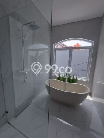 Ready to Use! Premium House LT 150m2 Desain Modern di Kemang Ready to Use! Premium House LT 150m2 Desain Modern di Kemang