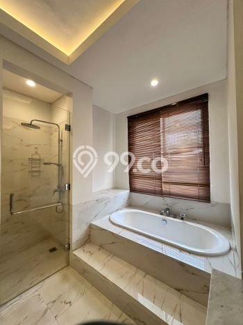 Ready to Use! Luxury House LT 425m2 Desain Elegan di Kemang Ready to Use! Luxury House LT 425m2 Desain Elegan di Kemang