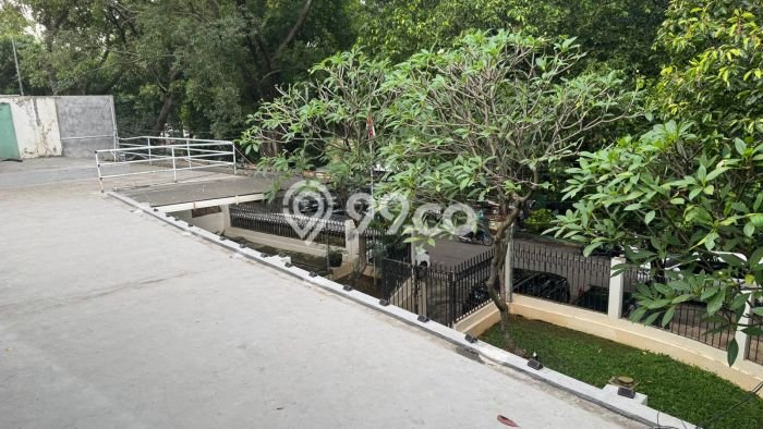 Siap Huni Rumah Mewah 9 Kamar di Kebayoran Baru Dekat ke Mana Pun Siap Huni Rumah Mewah 9 Kamar di Kebayoran Baru Dekat ke Mana Pun