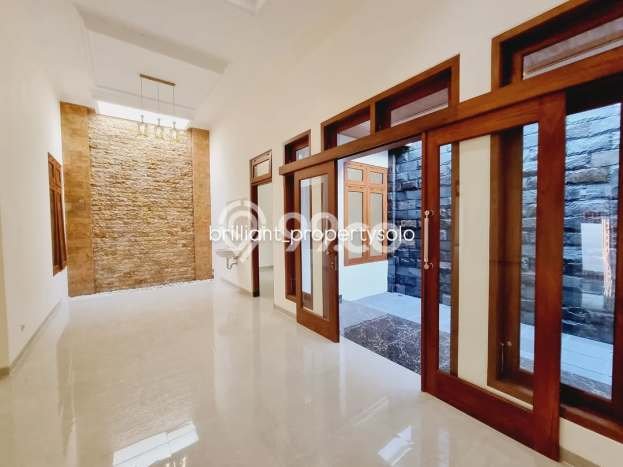 Rumah Berkualitas LT 261m2m² / LB 240m2m² di Lokasi Strategis Banjarsari, Surakarta Rumah Berkualitas LT 261m2m² / LB 240m2m² di Lokasi Strategis Banjarsari, Surakarta