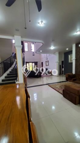 Rumah Mewah LB 400m2 Siap Pakai Desain Elegan di Kota Wisata, Bogor Rumah Mewah LB 400m2 Siap Pakai Desain Elegan di Kota Wisata, Bogor