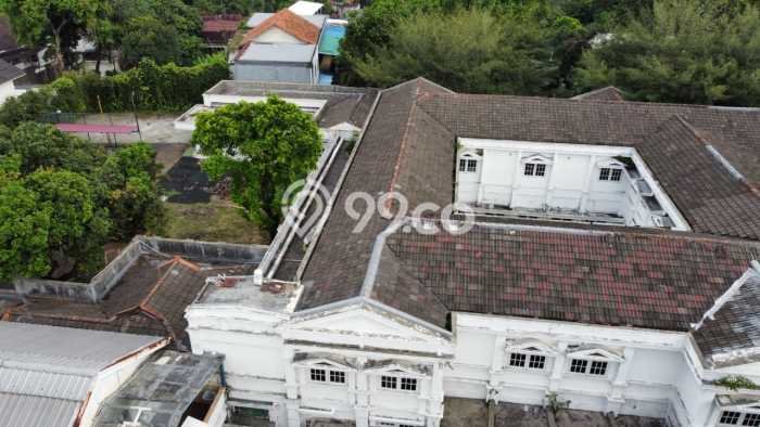 Unit Gudang Dijual di Jakarta Selatan LT 9915m2 & LB 1000m2 Unit Gudang Dijual di Jakarta Selatan LT 9915m2 & LB 1000m2