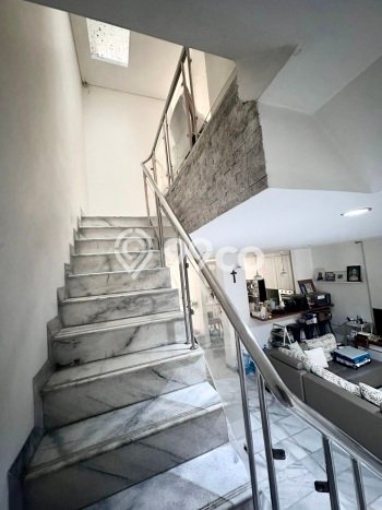 Rumah Eksklusif Siap Huni LT 108m2 di Kebon Jeruk, Jakarta Barat Rumah Eksklusif Siap Huni LT 108m2 di Kebon Jeruk, Jakarta Barat