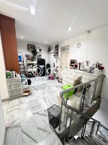 Rumah Eksklusif Siap Huni LT 108m2 di Kebon Jeruk, Jakarta Barat Rumah Eksklusif Siap Huni LT 108m2 di Kebon Jeruk, Jakarta Barat