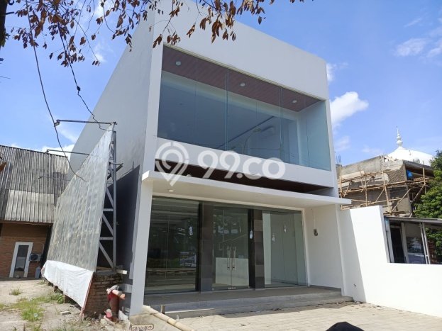 LOKASI POTENSIAL! Ruko For Rent di , Luas 400m2m², Siap Usaha LOKASI POTENSIAL! Ruko For Rent di , Luas 400m2m², Siap Usaha