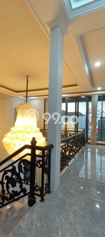 Rumah Luxury Modern Tanpa Renovasi di Pondok Kelapa Jakarta Timur Rumah Luxury Modern Tanpa Renovasi di Pondok Kelapa Jakarta Timur