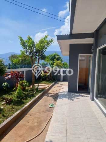 Vila Tenang di Cisarua, Ukuran 176m2m², Dekat ke beragam fasilitas Vila Tenang di Cisarua, Ukuran 176m2m², Dekat ke beragam fasilitas