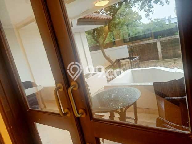 Ready to Use! Luxury House LT 1840m2 Desain Elegan di Cibubur Ready to Use! Luxury House LT 1840m2 Desain Elegan di Cibubur