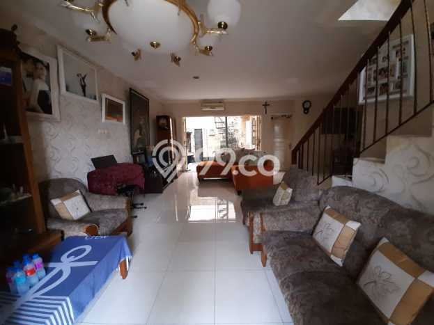 For Sale Hunian Rumah Terawat 4 KT di Raffles Hills, Jakarta Timur For Sale Hunian Rumah Terawat 4 KT di Raffles Hills, Jakarta Timur