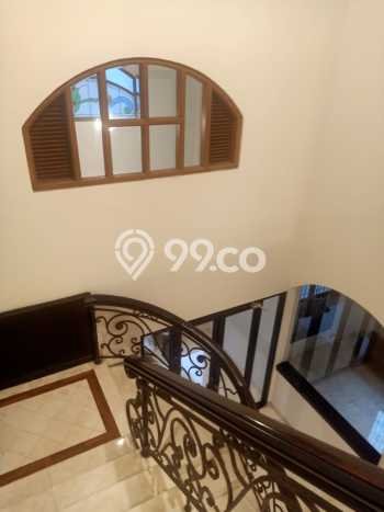 Ready to Use! Luxury House LT 1840m2 Desain Elegan di Cibubur Ready to Use! Luxury House LT 1840m2 Desain Elegan di Cibubur