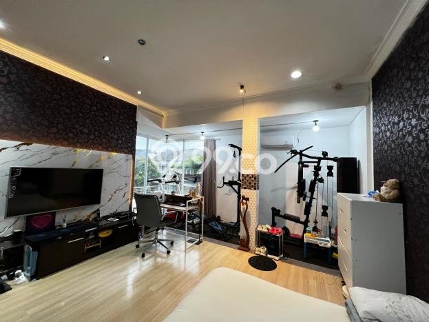 Rumah Elit LB 230m2 Siap Pakai Desain Elegan di Cibubur, Depok Rumah Elit LB 230m2 Siap Pakai Desain Elegan di Cibubur, Depok