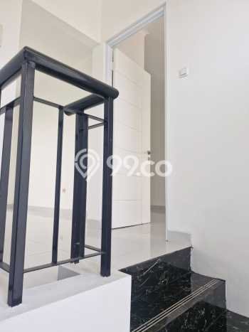 Rumah Modern LB/LT 185m2/120m2 Siap Huni Area Cibubur, Jakarta Timur Rumah Modern LB/LT 185m2/120m2 Siap Huni Area Cibubur, Jakarta Timur