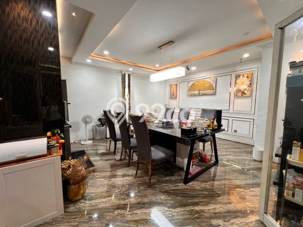 Rumah Elit LB 230m2 Siap Pakai Desain Elegan di Cibubur, Depok Rumah Elit LB 230m2 Siap Pakai Desain Elegan di Cibubur, Depok