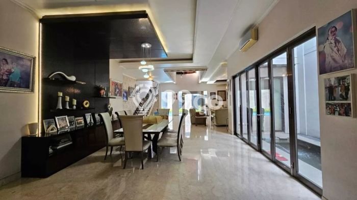 Rumah Elit Modern Siap Huni di Kota Wisata Jakarta Timur Rumah Elit Modern Siap Huni di Kota Wisata Jakarta Timur