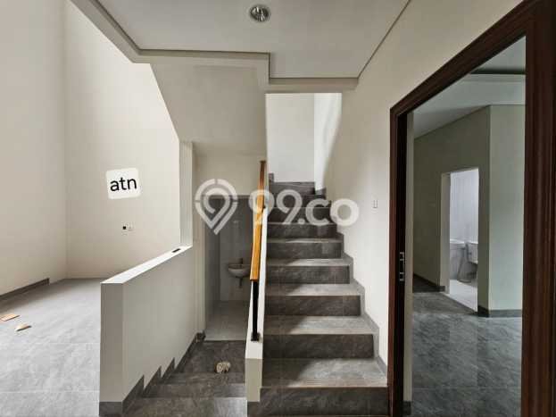 Rumah Mewah LB 250m2 Siap Huni Desain Elegan di Kota Wisata, Bogor Rumah Mewah LB 250m2 Siap Huni Desain Elegan di Kota Wisata, Bogor