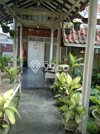 PRIME LOCATION! Rumah Berkembang area Genteng, Luas 560m2m² LB 400m2m² PRIME LOCATION! Rumah Berkembang area Genteng, Luas 560m2m² LB 400m2m²
