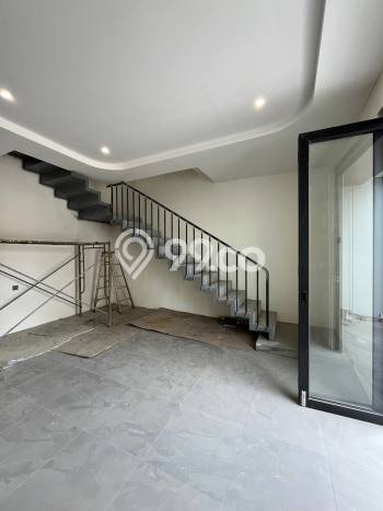 Rumah 4 KT 4 KM di Area Premium , Surabaya Rumah 4 KT 4 KM di Area Premium , Surabaya