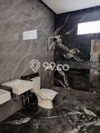 HOT PROPERTY! Rumah Strategis di , LT 210m2m² LB 405m2m² HOT PROPERTY! Rumah Strategis di , LT 210m2m² LB 405m2m²