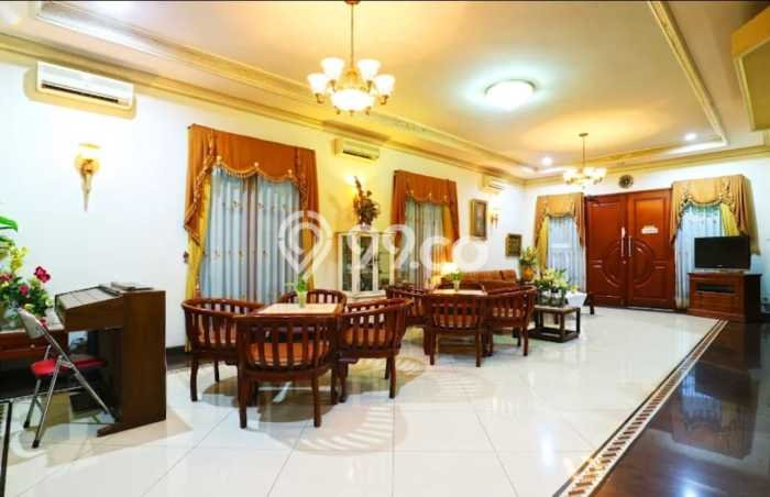 GOOD DEAL! Rumah Strategis di , Luas 1200m2m² Bangunan 1300m2m² GOOD DEAL! Rumah Strategis di , Luas 1200m2m² Bangunan 1300m2m²