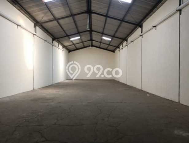 KAWASAN PREMIUM! Gudang di Margomulyo, Luas 450m2m², Akses Utama KAWASAN PREMIUM! Gudang di Margomulyo, Luas 450m2m², Akses Utama