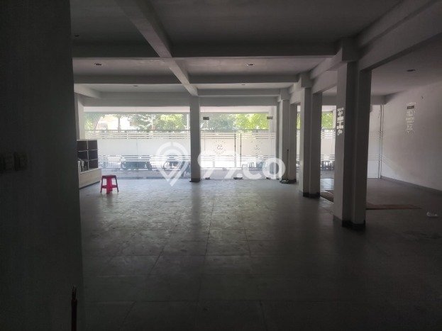 LOKASI BISNIS! Komersial Disewakan Kawasan Undaan, Luas 350m2m², Jalan Utama LOKASI BISNIS! Komersial Disewakan Kawasan Undaan, Luas 350m2m², Jalan Utama