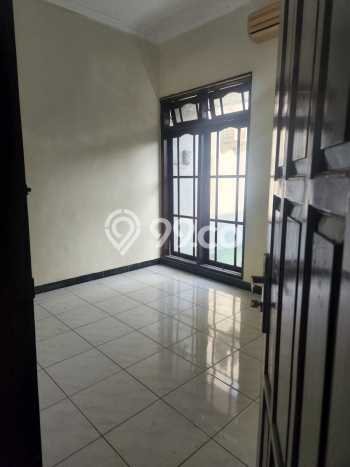 Rumah 6 KT 4 KM LT 279m2m², LB 250m2m² di , Surabaya Rumah 6 KT 4 KM LT 279m2m², LB 250m2m² di , Surabaya