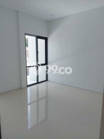 Rumah Lokasi Strategis di , Surabaya, LT 96m2m² LB 135m2m² Rumah Lokasi Strategis di , Surabaya, LT 96m2m² LB 135m2m²