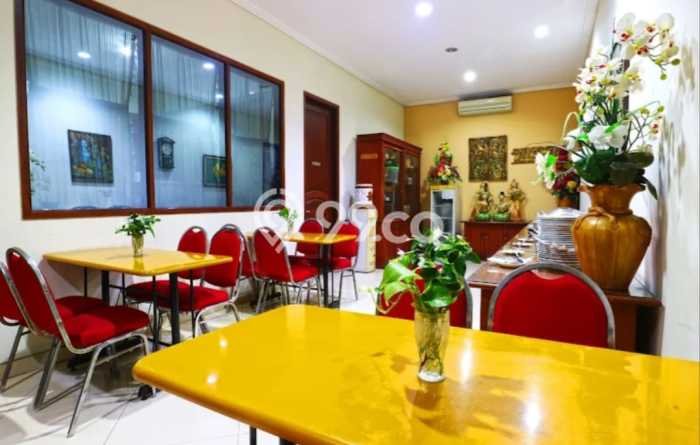 GOOD DEAL! Rumah Strategis di , Luas 1200m2m² Bangunan 1300m2m² GOOD DEAL! Rumah Strategis di , Luas 1200m2m² Bangunan 1300m2m²