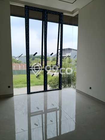 Rumah 5 Kamar Dekat dengan Akses Transportasi, Surabaya - Lokasi Premium Rumah 5 Kamar Dekat dengan Akses Transportasi, Surabaya - Lokasi Premium