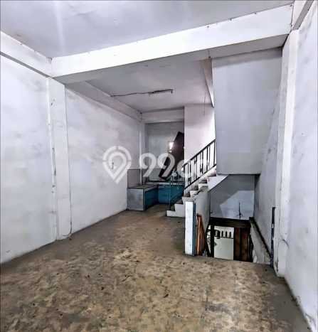 LOKASI STRATEGIS! Ruko Kawasan Medan Area, Luas 174m², Pusat Bisnis, Mainroad LOKASI STRATEGIS! Ruko Kawasan Medan Area, Luas 174m², Pusat Bisnis, Mainroad