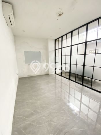 Rumah Luxury Modern Tanpa Renovasi di Pejaten Jakarta Selatan Rumah Luxury Modern Tanpa Renovasi di Pejaten Jakarta Selatan