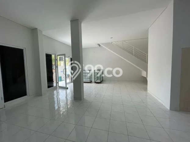 KEUNTUNGAN BERLIPAT! Ruko di , Luas 162m2m², Area Komersial KEUNTUNGAN BERLIPAT! Ruko di , Luas 162m2m², Area Komersial