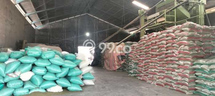 Unit Gudang Dijual di Demak Demak Luas Tanah 22000m2, Luas Bangunan 2100m2 Unit Gudang Dijual di Demak Demak Luas Tanah 22000m2, Luas Bangunan 2100m2