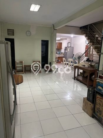 UNIT SPESIAL! Rumah area , 4 KT, Akses Fasilitas, LT 132m2m² LB 216m2m² UNIT SPESIAL! Rumah area , 4 KT, Akses Fasilitas, LT 132m2m² LB 216m2m²