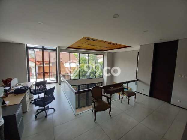 Jual Rumah Luas Elegan Dengan View Eksklusif di Kayu Putih, Jakarta Timur Jual Rumah Luas Elegan Dengan View Eksklusif di Kayu Putih, Jakarta Timur