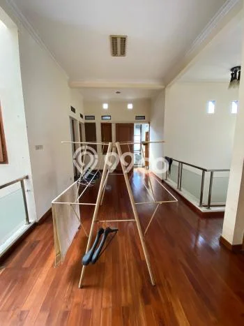 Rumah Strategis dengan Luas Tanah 120m2m² dan Luas Bangunan 340m2m² di Area , Bandung Rumah Strategis dengan Luas Tanah 120m2m² dan Luas Bangunan 340m2m² di Area , Bandung
