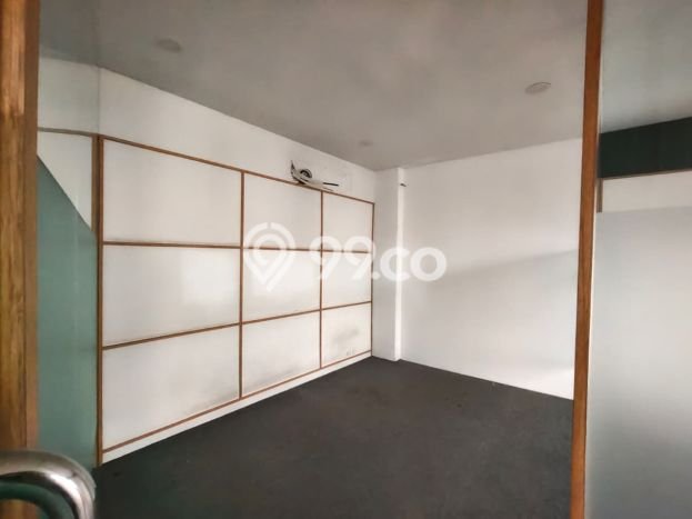 Unit Gudang Dijual di Jakarta Barat LT 297m2 & LB 252m2 Unit Gudang Dijual di Jakarta Barat LT 297m2 & LB 252m2