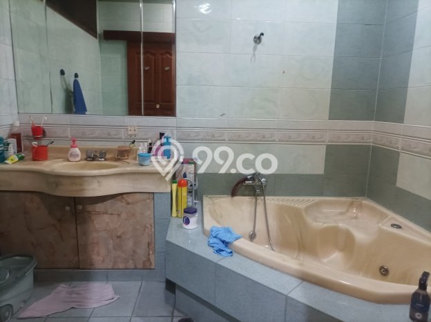 Ready to Use! Luxury House LT 246m2 Desain Modern di Jelambar Ready to Use! Luxury House LT 246m2 Desain Modern di Jelambar