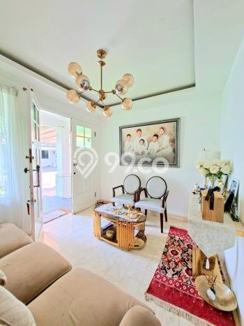 Rumah Mewah LB 200m2 Siap Pakai Desain Elegan di Bintaro, Tangerang Selatan Rumah Mewah LB 200m2 Siap Pakai Desain Elegan di Bintaro, Tangerang Selatan