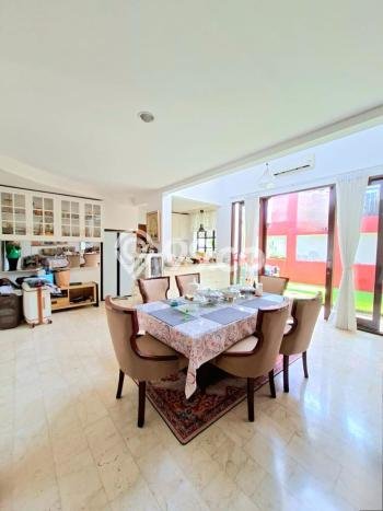 Rumah Mewah LB 200m2 Siap Pakai Desain Elegan di Bintaro, Tangerang Selatan Rumah Mewah LB 200m2 Siap Pakai Desain Elegan di Bintaro, Tangerang Selatan