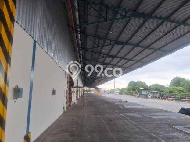 Unit Gudang Paling Strategis di Cakung Jakarta Timur dengan LB 5472m2 Unit Gudang Paling Strategis di Cakung Jakarta Timur dengan LB 5472m2