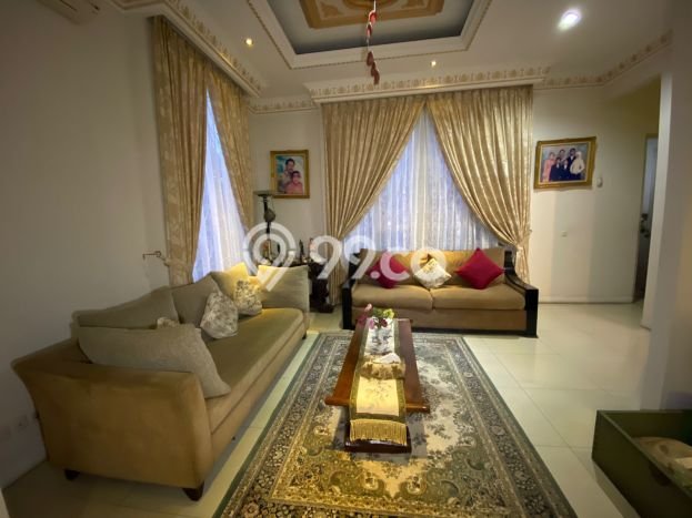 Siap Huni Rumah Mewah 5 Kamar di Jagakarsa Dekat ke Mana Pun Siap Huni Rumah Mewah 5 Kamar di Jagakarsa Dekat ke Mana Pun