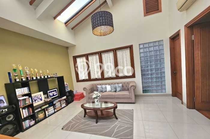 Hunian Elit LB 240m2 Siap Pakai Desain Elegan di Pondok Indah, Jakarta Selatan Hunian Elit LB 240m2 Siap Pakai Desain Elegan di Pondok Indah, Jakarta Selatan